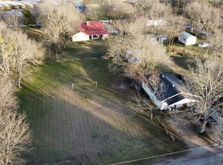 509 S San Antonio St, Wolfe City, TX 75496