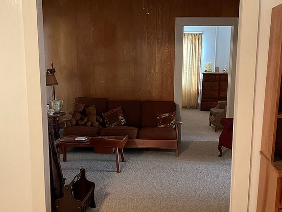 4th image of 204 E 2nd St