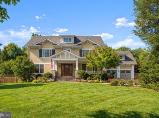 448 Nelson Dr NE, Vienna, VA 22180