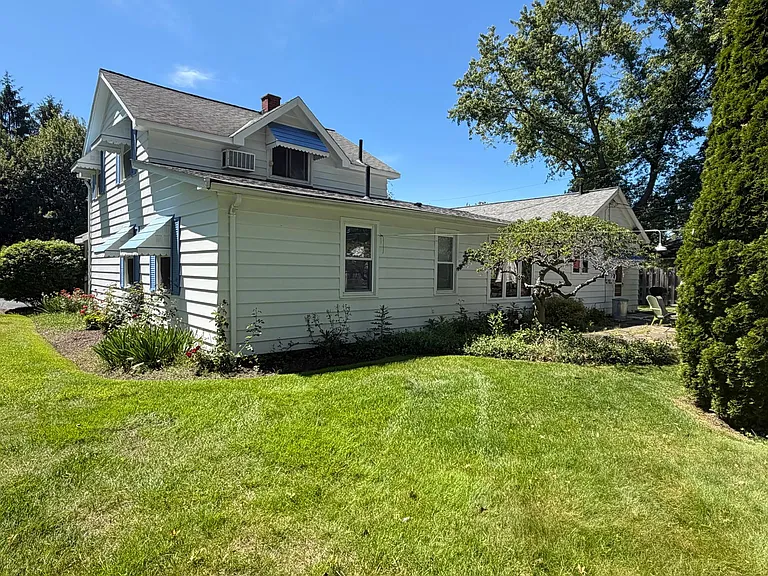 7101 Reynolds Rd — Photo 2