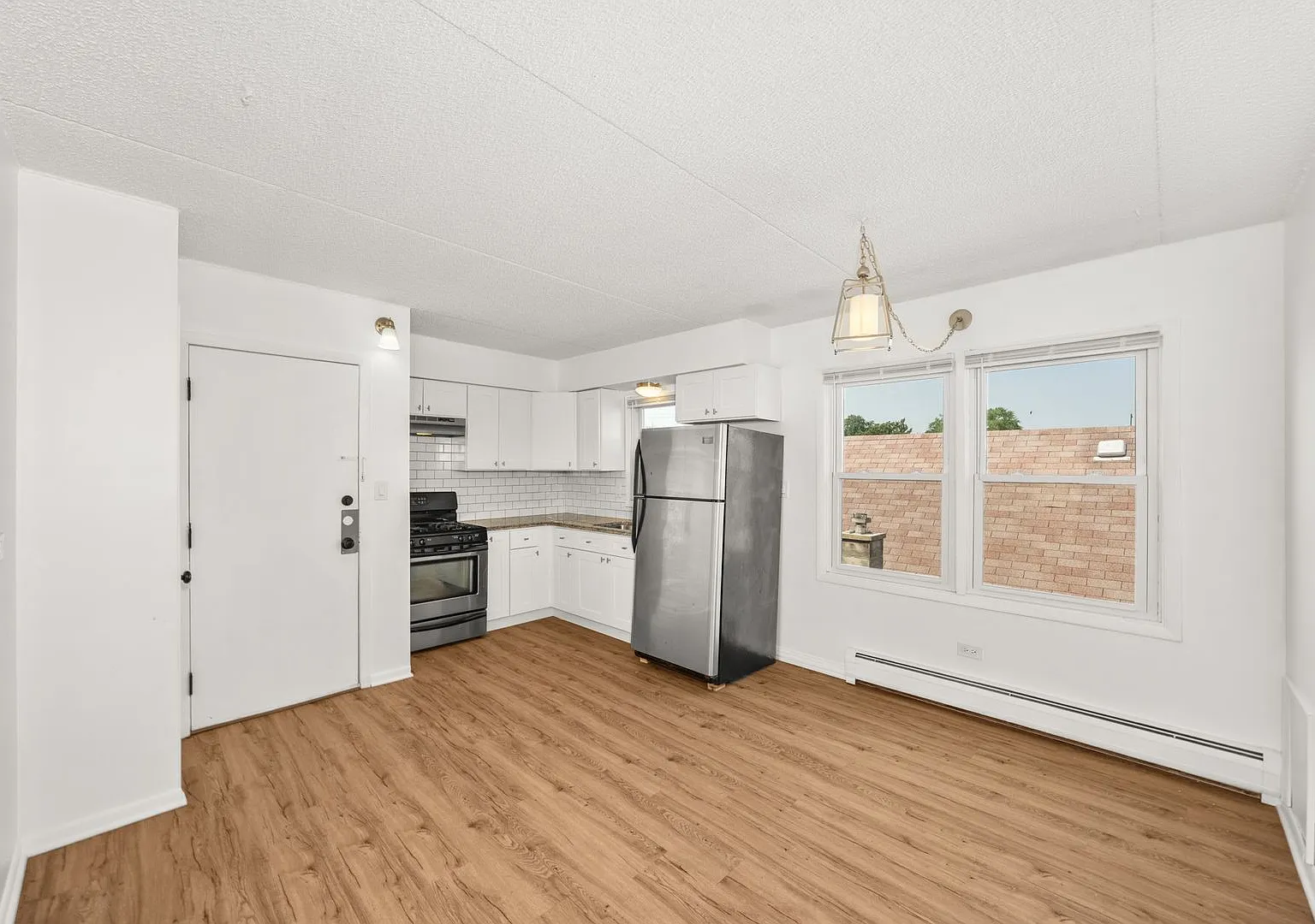 2 bed, 1.0 bath, $1,450 — Photo 3