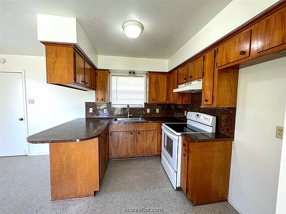 4th image of 13 Echo Ln