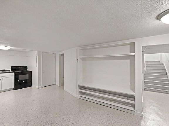 2nd image of 630 S Park St #4