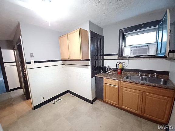 4th image of 8328 Strathmore Pl