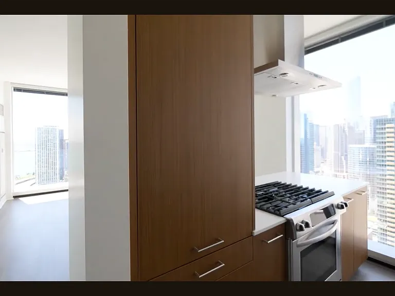 502 E Illinois St #3501 — Photo 4