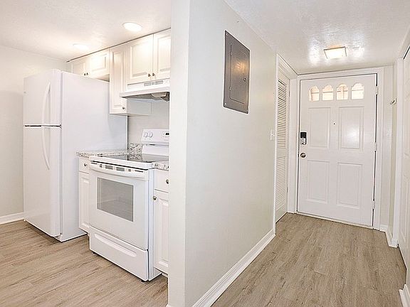 5th image of 835 18th St APT 802