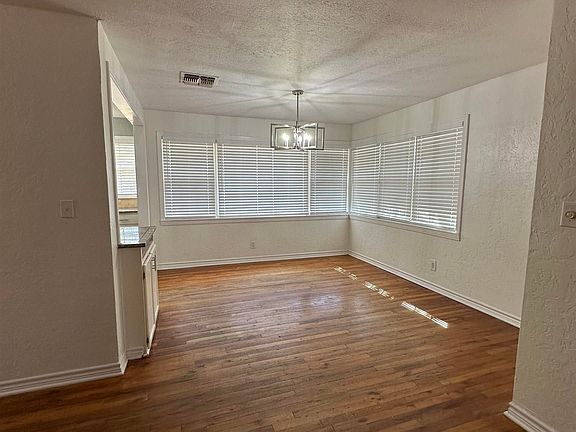 5th image of 3811 Seymour Rd