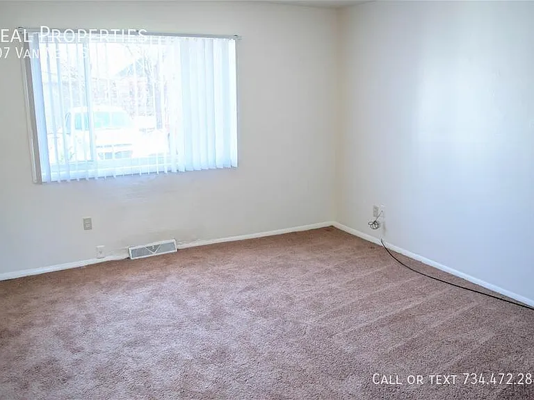 207 Van Nest St #3 — Photo 2