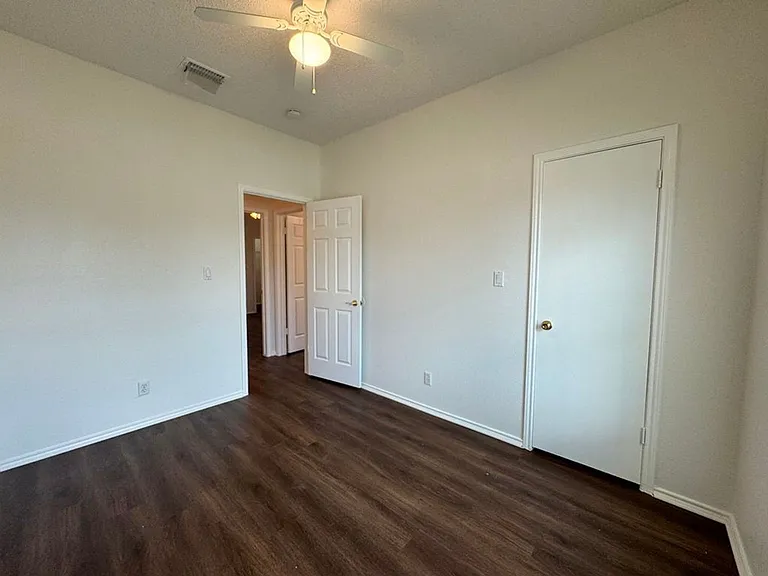16404 Edgemere Dr — Photo 8