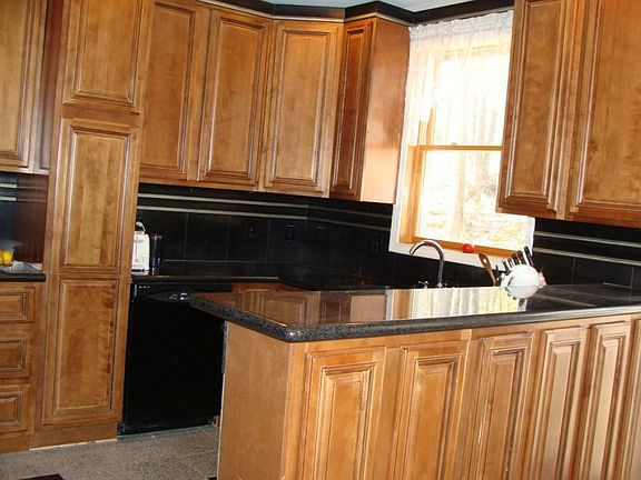 4th image of 428 Midland Dr