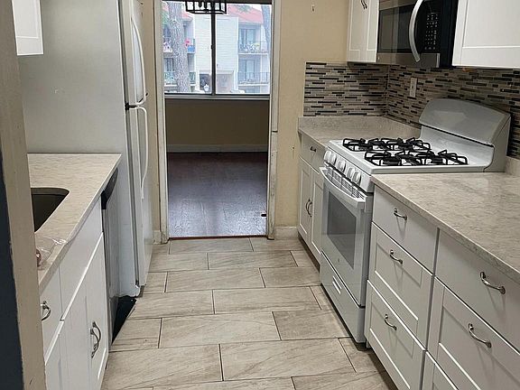 4th image of 352 W Deer Park Rd #5B