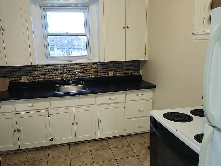 117 8th St #2 — Photo 5