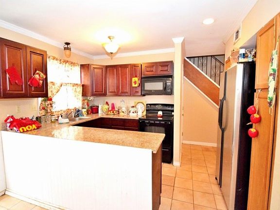 5th image of 5705 Prince Ln