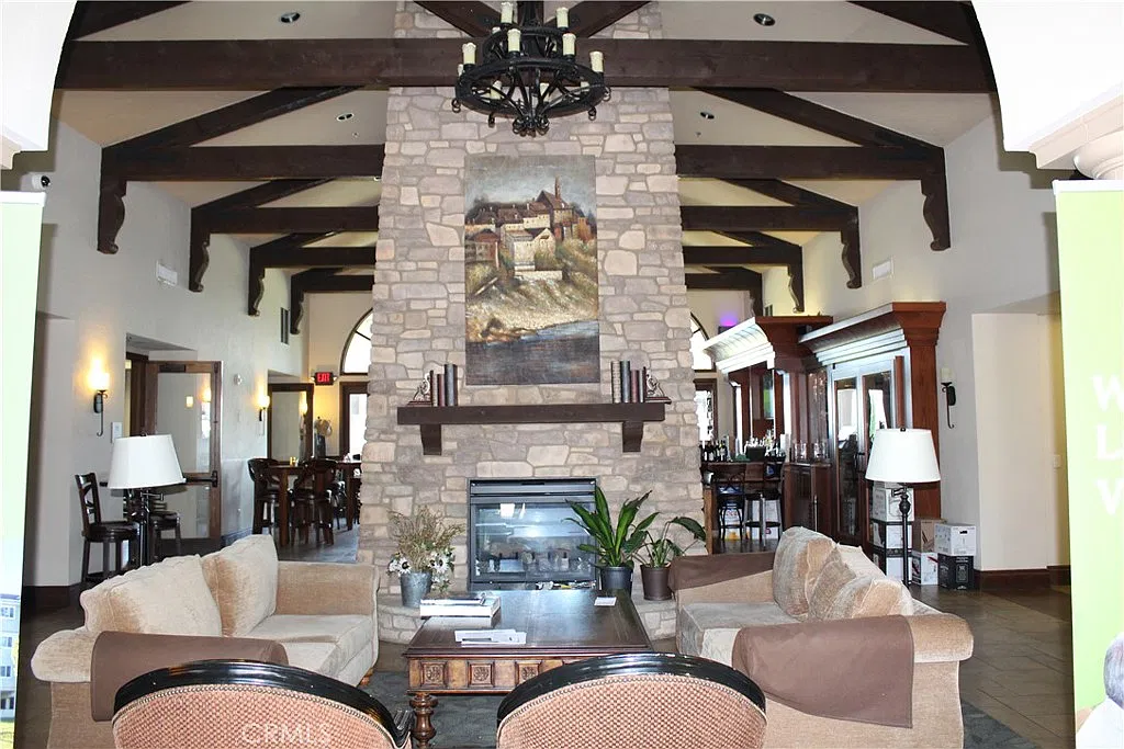 2 bed, 811 sqft, $3,000 — Photo 3
