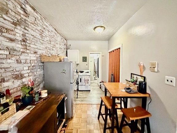 2nd image of 40 Anderson St APT 5