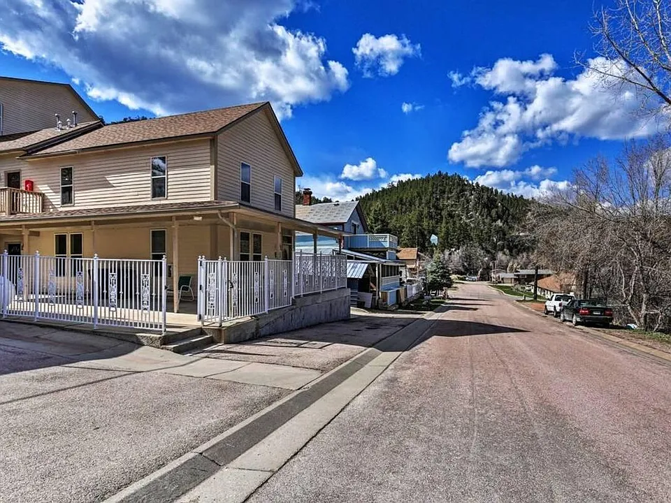 307 2nd St