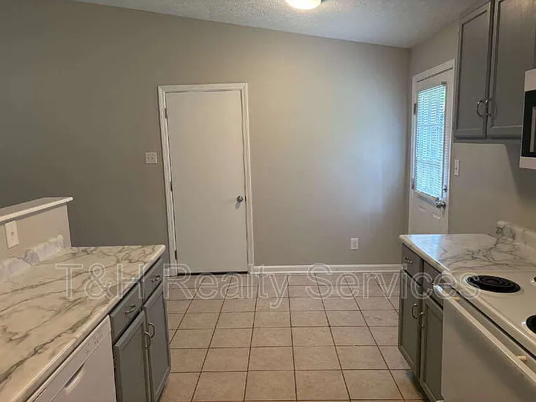 8705 Zephyr Dr — Photo 8