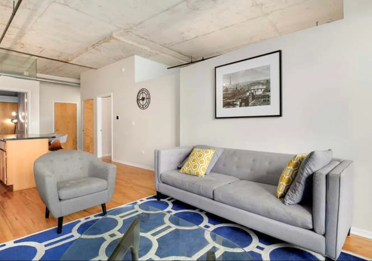 Urban Loft in walking distance to Rush medical, UIC and Cook County — Photo 2