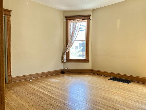 5th image of 2615 N Mozart St #1
