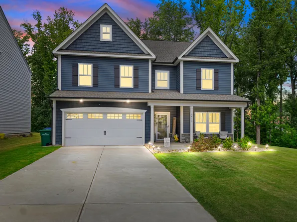 1411 Arena Ln, Fuquay Varina, NC 27526