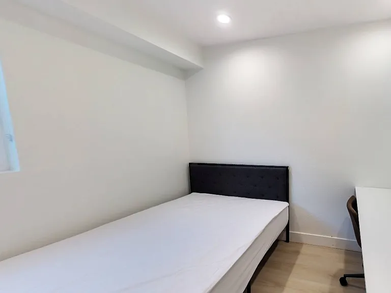 1224 W 37th Pl — Photo 88