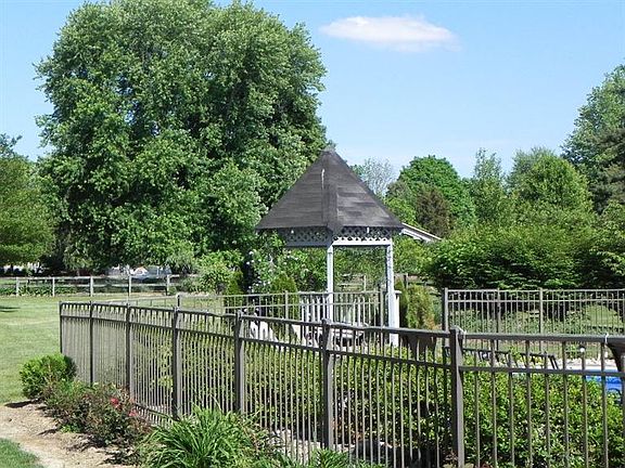 4th image of 8132 Whalen Ln