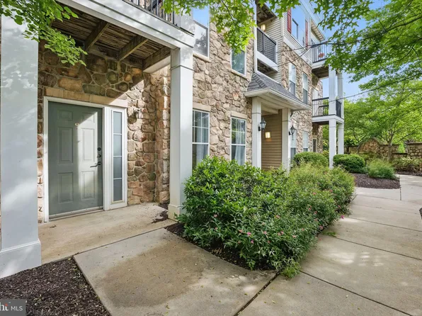 5115 Travis Edward Way APT B, Centreville, VA 20120