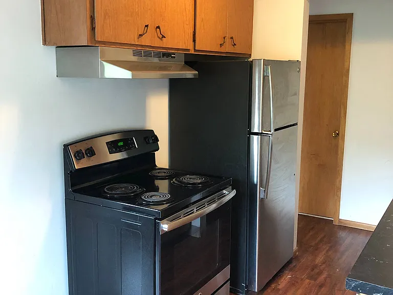 Carroll Court Apartments — Photo 32