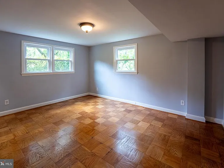 6438 Woodville Dr — Photo 15