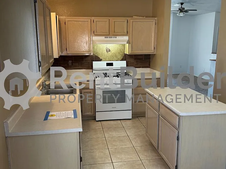 10749 Capricorn Pl NW — Photo 8