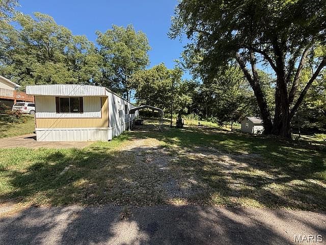 2nd image of 918 5th St E