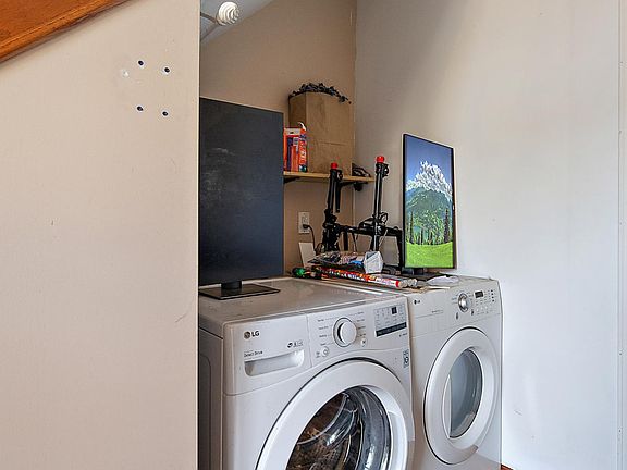 Washer & Dryer In unit