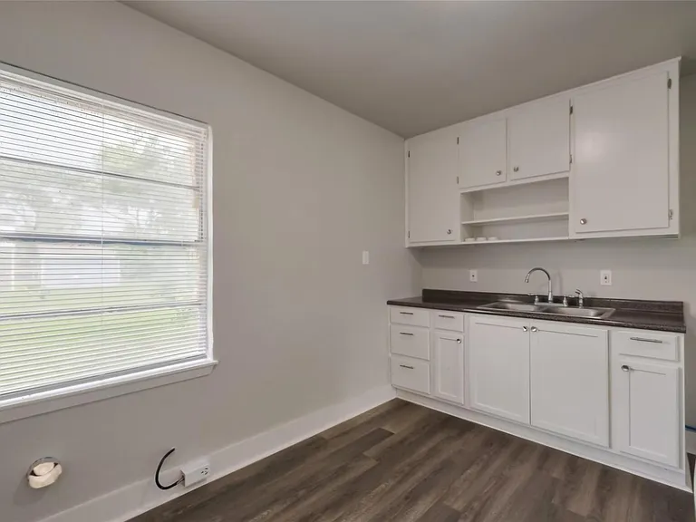 1311 Fred St — Photo 12