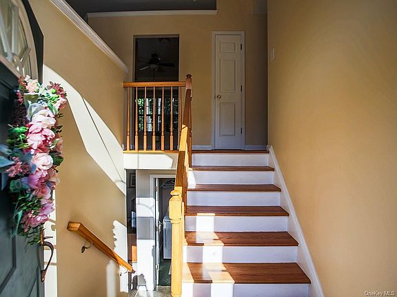 5th image of 16 Princeton Dr