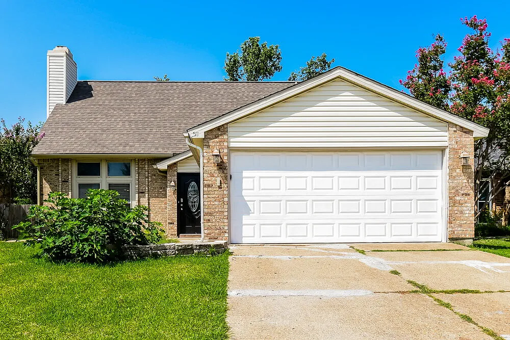 4 bed, 2.0 bath, 1900 sqft, $1,955 — Photo 1