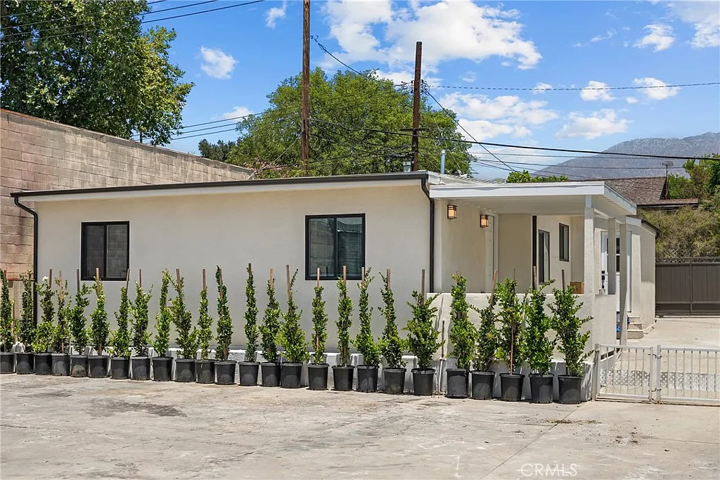 3 bed, 1250 sqft, $4,500 — Photo 1