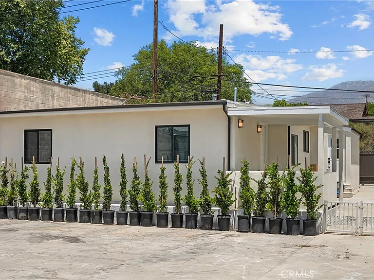 2057 E Villa St — Photo 1