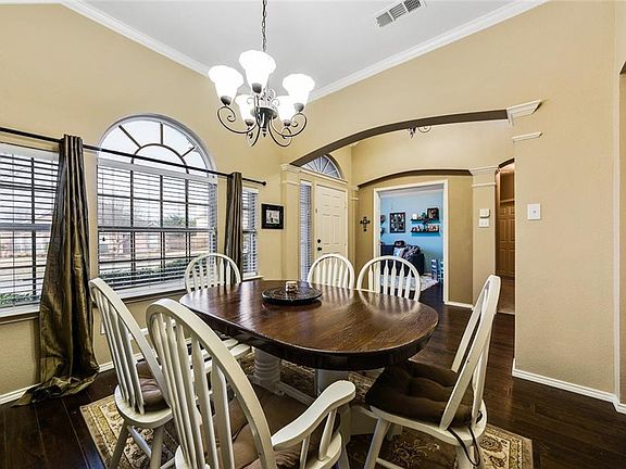 4th image of 5817 Stratford Ln