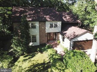 1048 Red Oak Dr, Cherry Hill, NJ 08003