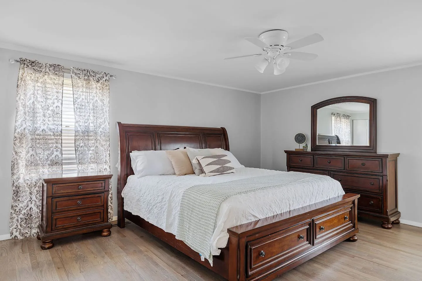 5 bed, $8,370 — Photo 4
