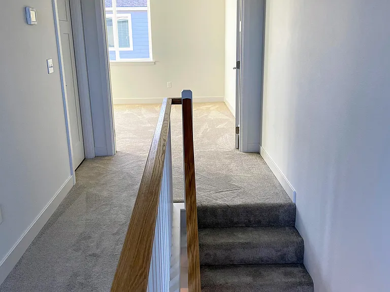 908 Oregon Ave S — Photo 8