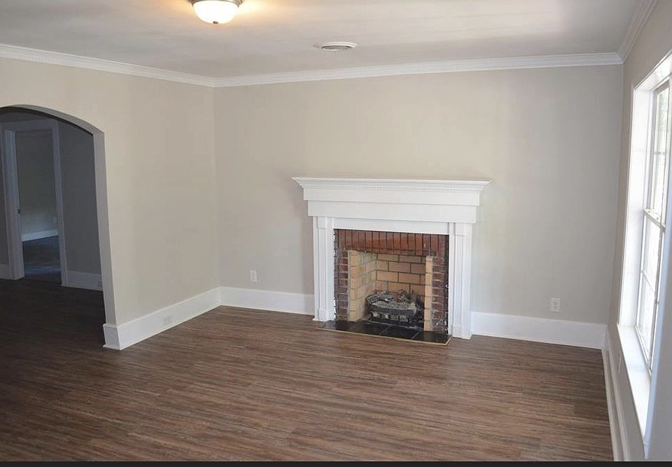 2nd image of 105 Laverne St