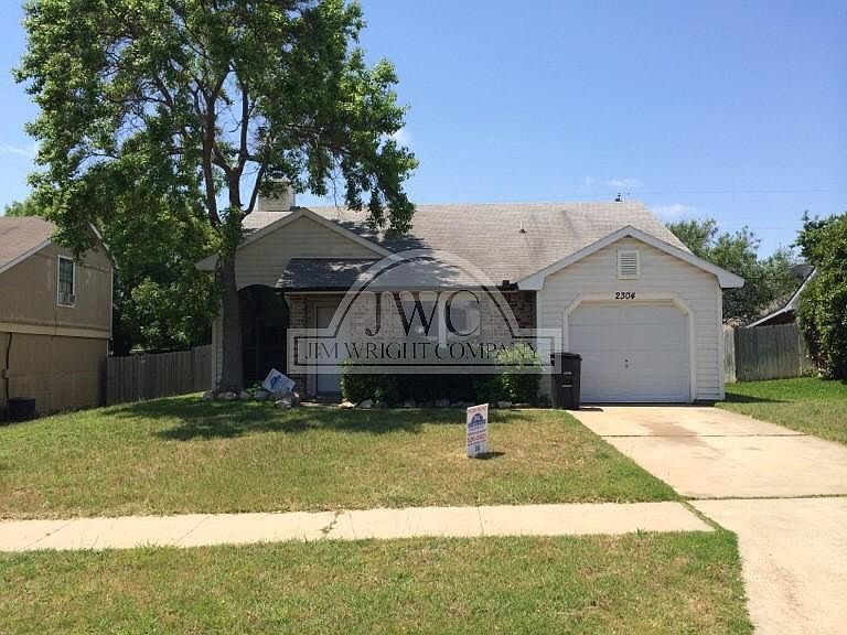 1st image of 2304 Hemlock Dr