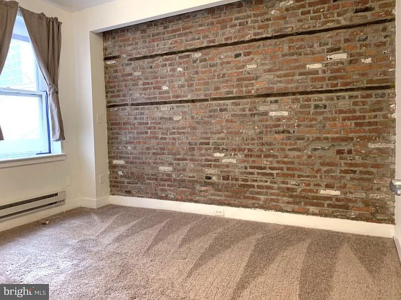 4th image of 330 S Juniper St APT 2B