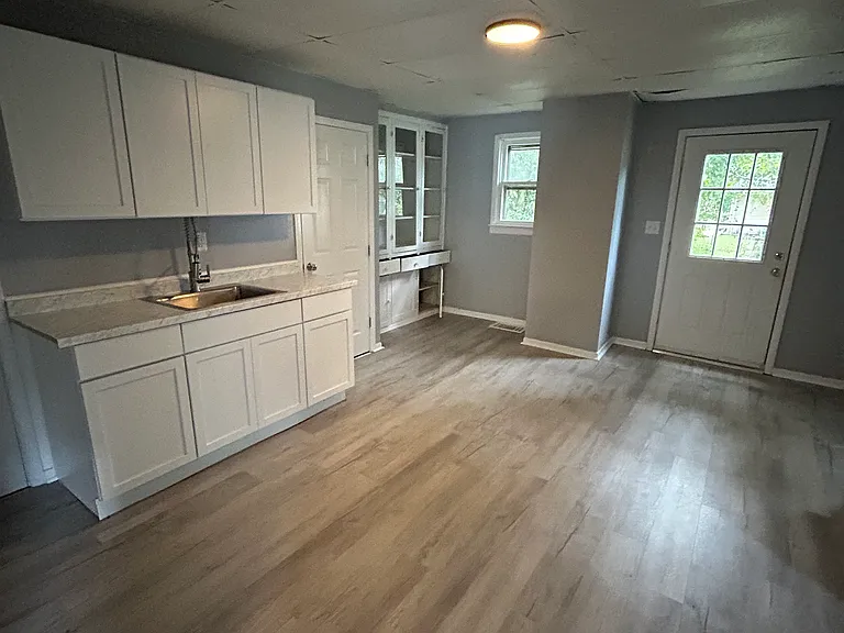 1721 S Morton Ave — Photo 2