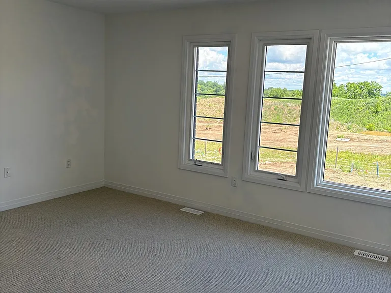 102 Gort Ave — Photo 9