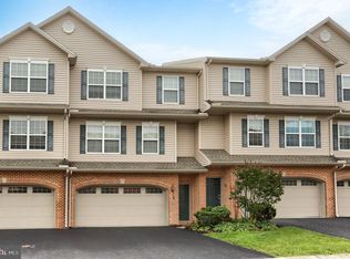 8 Vista Cir, Lemoyne, PA 17043