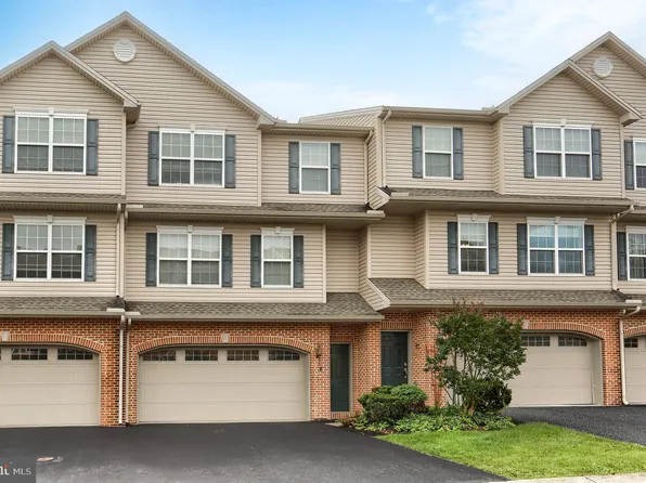 8 Vista Cir, Lemoyne, PA 17043