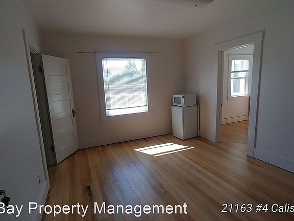 3rd image of 21159 Calistoga St #4