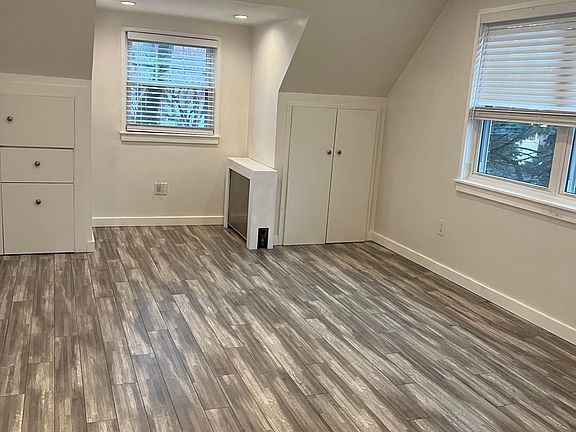 2nd image of 406 Clawson St #1